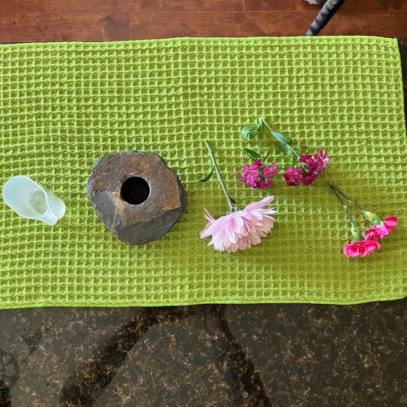 Stone Flower Frog - Floral Arrangement Tool - Picture 6 of 7